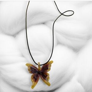 P16 Elegant Butterfly Pendant Necklace